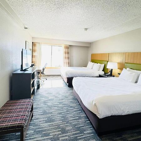 Wingate By Wyndham Lincoln Airport East Hotel Exterior photo