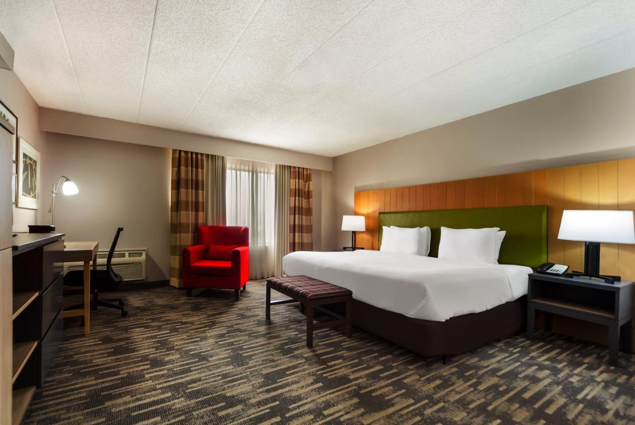 Wingate By Wyndham Lincoln Airport East Hotel Exterior photo