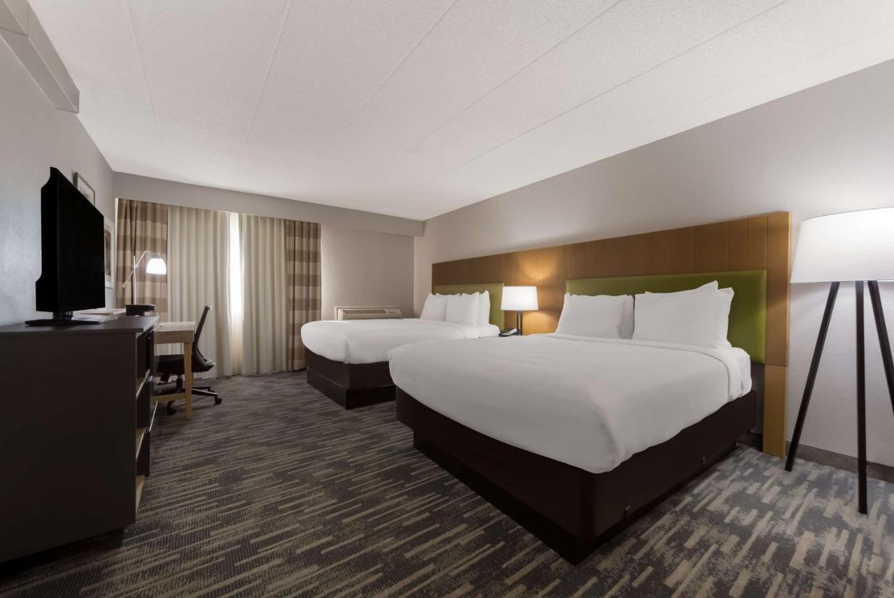 Wingate By Wyndham Lincoln Airport East Hotel Exterior photo