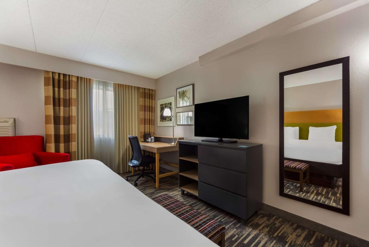Wingate By Wyndham Lincoln Airport East Hotel Exterior photo