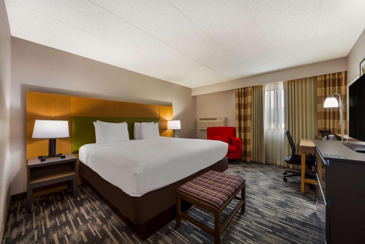 Wingate By Wyndham Lincoln Airport East Hotel Exterior photo