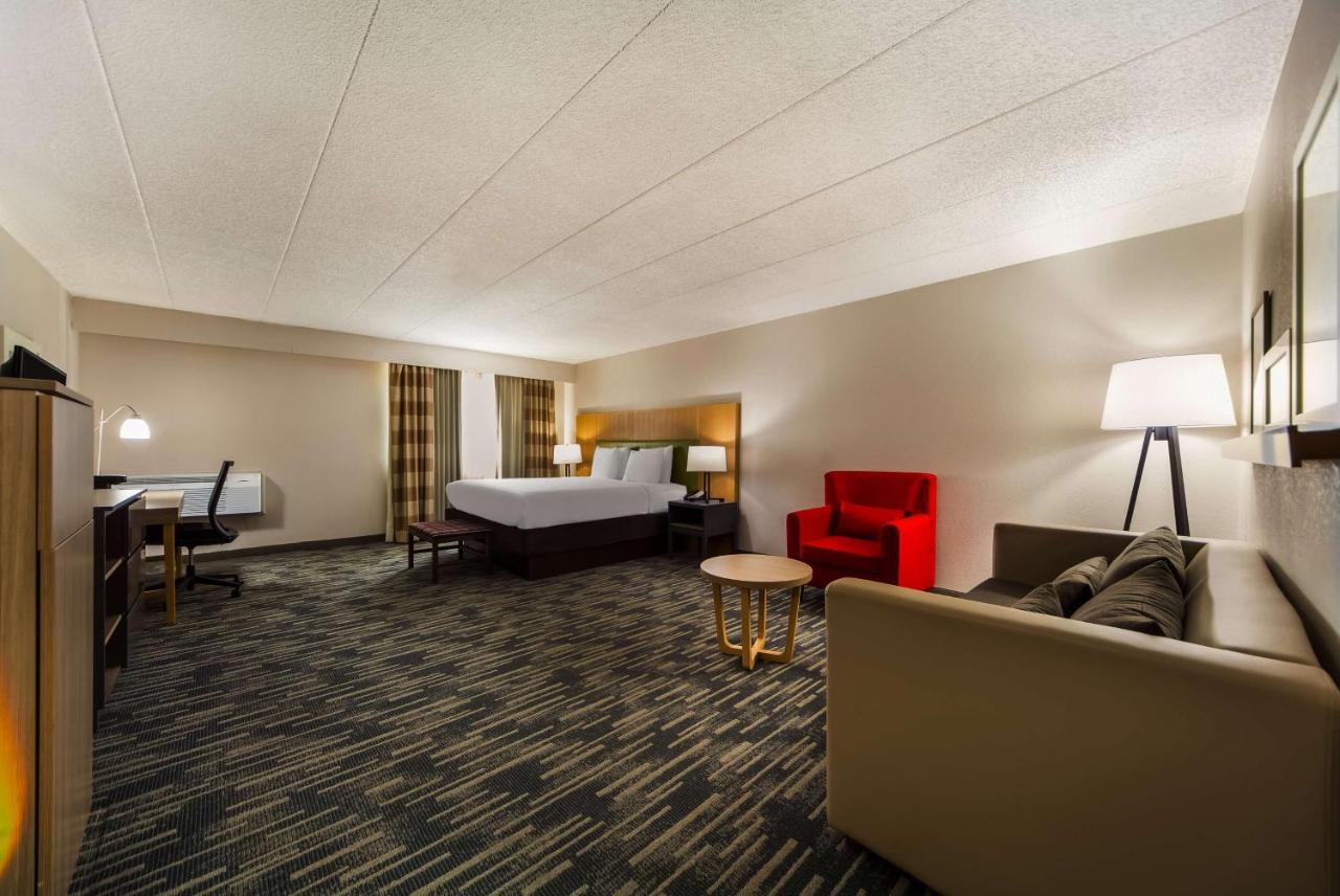 Wingate By Wyndham Lincoln Airport East Hotel Exterior photo