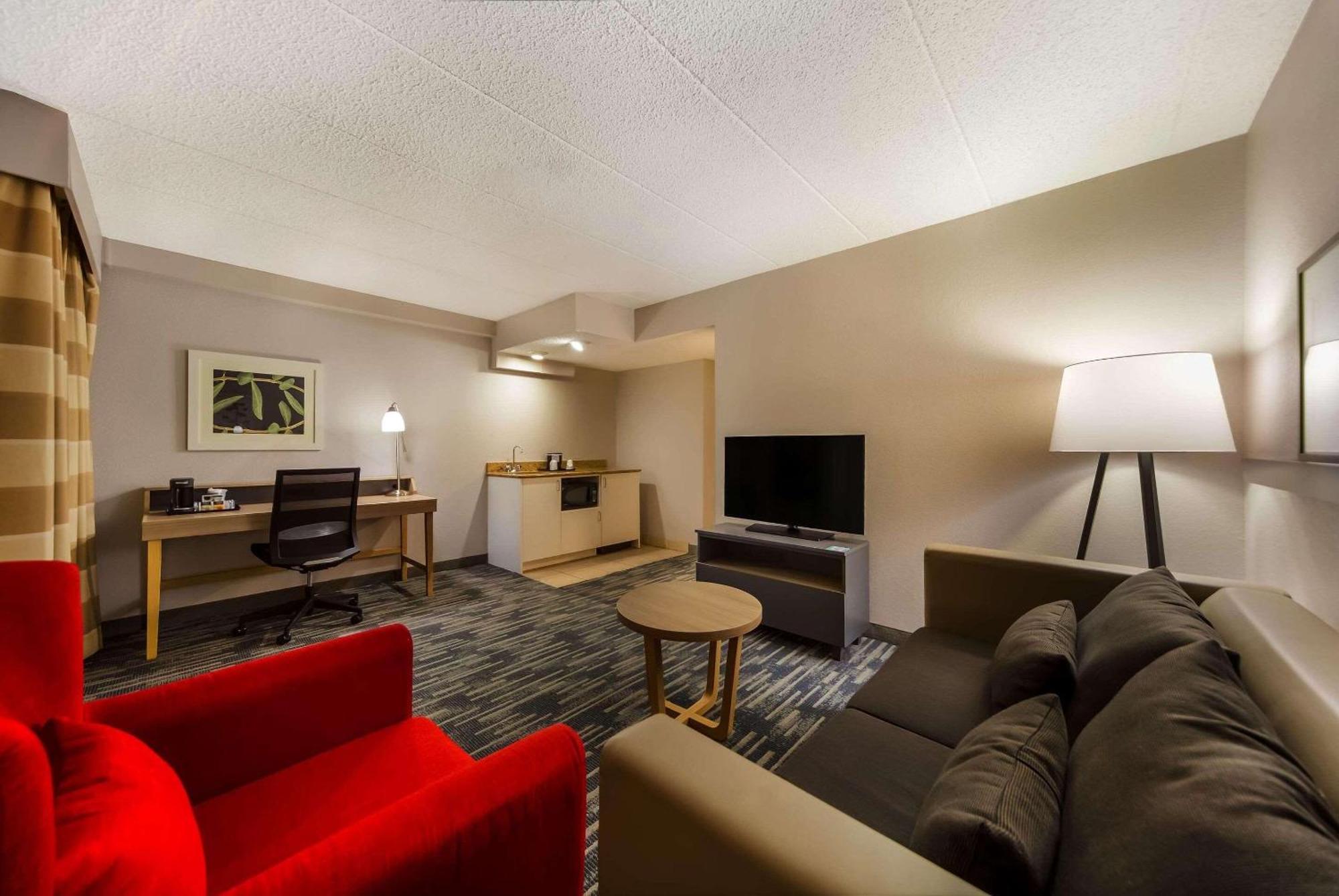 Wingate By Wyndham Lincoln Airport East Hotel Exterior photo