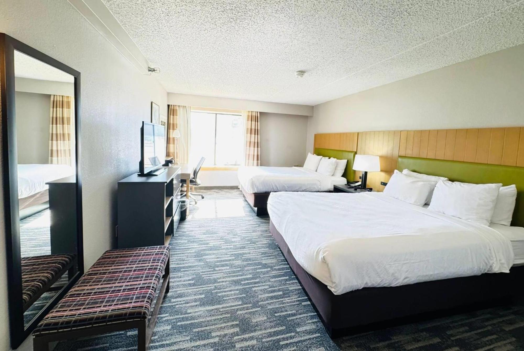 Wingate By Wyndham Lincoln Airport East Hotel Exterior photo